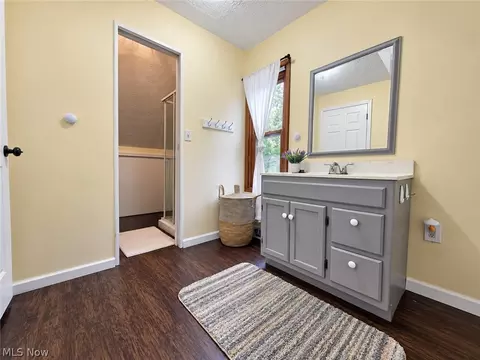 Bath - 1102 E Garfield Rd, Aurora, OH 44202 photo 6 of 6