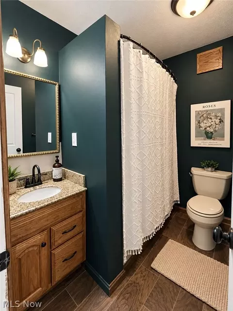 Bath - 1102 E Garfield Rd, Aurora, OH 44202 photo 1 of 6