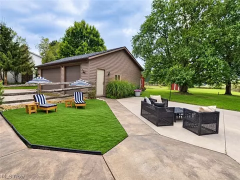 Exterior - 1102 E Garfield Rd, Aurora, OH 44202 photo 3 of 8