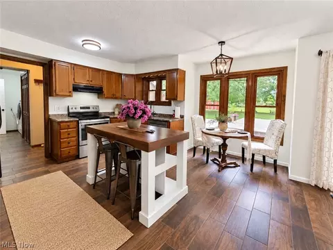 Kitchen - 1102 E Garfield Rd, Aurora, OH 44202 photo 2 of 4