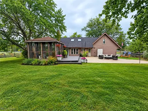 Exterior - 1102 E Garfield Rd, Aurora, OH 44202 photo 2 of 8