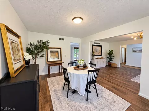 Dining - 1102 E Garfield Rd, Aurora, OH 44202 photo 2 of 2
