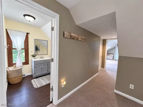 Entry Way - 1102 E Garfield Rd, Aurora, OH 44202 photo 3 of 3