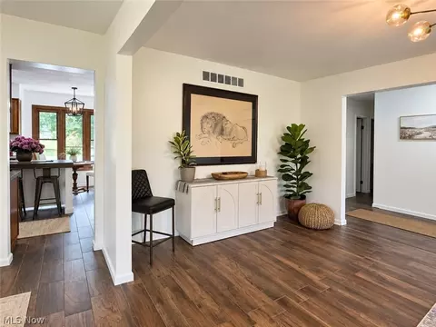 Entry Way - 1102 E Garfield Rd, Aurora, OH 44202 photo 1 of 3
