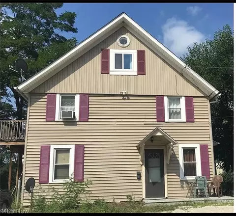 231 S Vine St, Medina, OH 44256