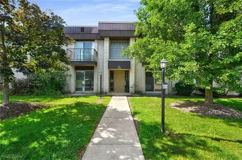 8635 N Akins Rd #202, North Royalton, OH 44133