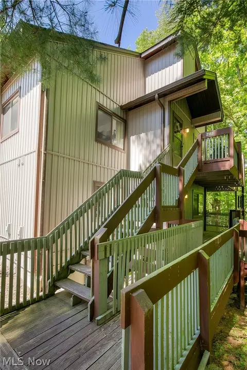 2153 Pinebrook Trl, Cuyahoga Falls, OH 44223