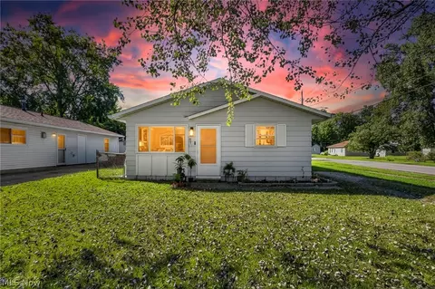 301 Warden Ave, Elyria, OH 44035