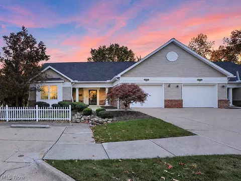 8693 Alexandra Dr #4A, North Royalton, OH 44133
