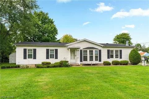 4025 Burke Ave NE, Louisville, OH 44641
