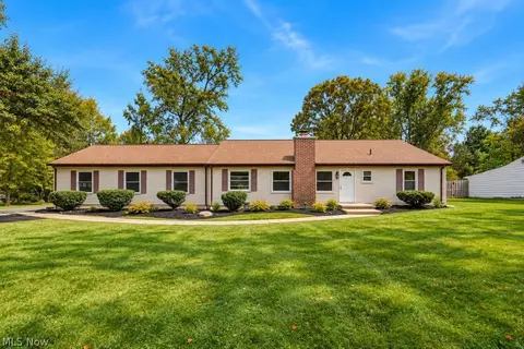 6907 Elmwood Dr, Solon, OH 44139