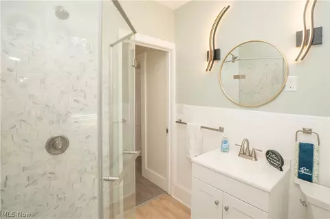 Bath - 2413 Clearview Ave NW, Canton, OH 44708 photo 2 of 3