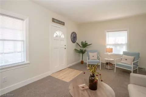 Entry Way - 2413 Clearview Ave NW, Canton, OH 44708 photo 2 of 4
