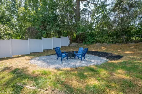 Exterior - 2413 Clearview Ave NW, Canton, OH 44708 photo 7 of 9
