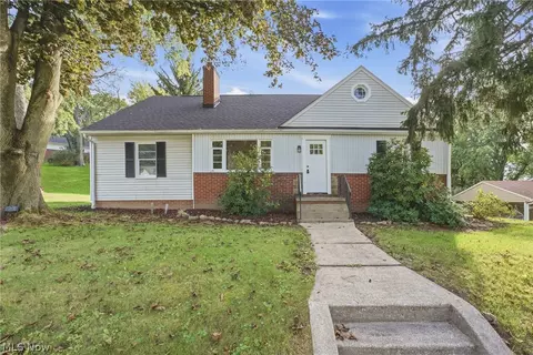 2300 38th St NW, Canton, OH 44709