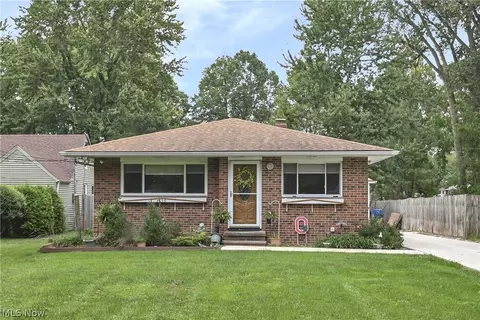 4695 Martin Dr, North Olmsted, OH 44070