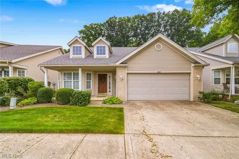 2600 Redtail Ct #34, Twinsburg, OH 44087