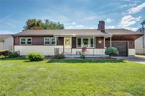 3229 Glen Oaks Dr, Youngstown, OH 44511