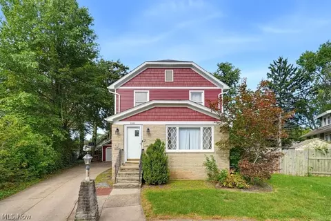 2390 Roth Dr, Cuyahoga Falls, OH 44221