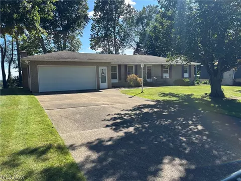 2014 Hillocke St, Louisville, OH 44641