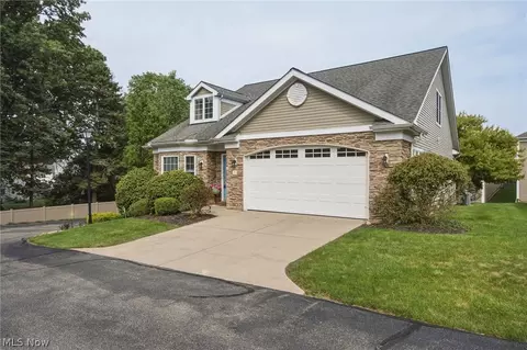 21 Bristol Ln, Rocky River, OH 44116