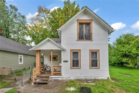 3288 W 52nd St, Cleveland, OH 44102