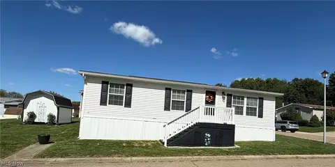 11608 NE 4th St, Magnolia, OH 44643