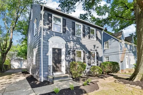 906 Keystone Dr, Cleveland Heights, OH 44121