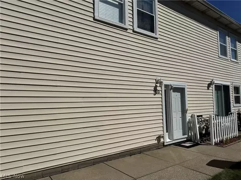 2544 Royal County Down, Uniontown, OH 44685