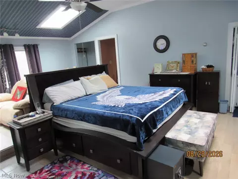 Bedroom - 1733 E 238th St, Euclid, OH 44117 photo 3 of 5