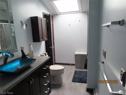 Bath - 1733 E 238th St, Euclid, OH 44117 photo 3 of 4