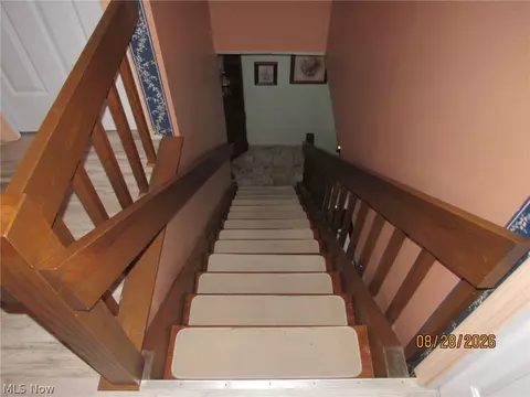 Entry Way - 1733 E 238th St, Euclid, OH 44117 photo 2 of 4