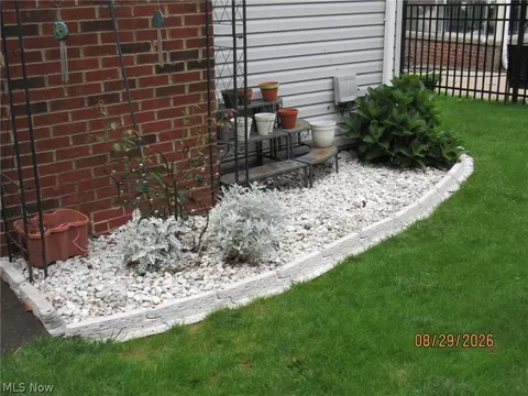 Exterior - 1733 E 238th St, Euclid, OH 44117 photo 3 of 4