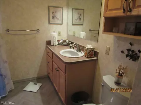Bath - 1733 E 238th St, Euclid, OH 44117 photo 1 of 4