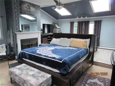 Bedroom - 1733 E 238th St, Euclid, OH 44117 photo 4 of 5