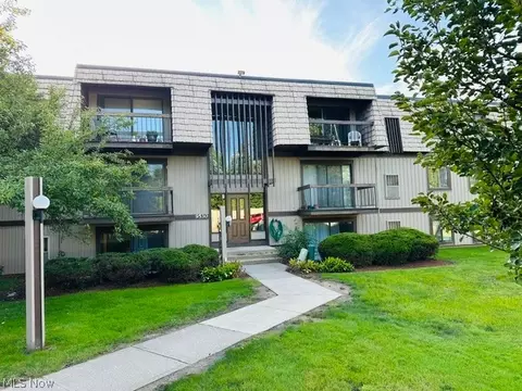 9530 Cove Dr, North Royalton, OH 44133