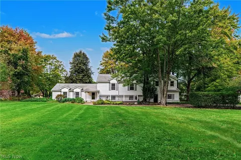 18050 Elliott Dr, Chagrin Falls, OH 44023