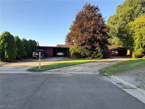 9708 Kennett Sq NE, Bolivar, OH 44612