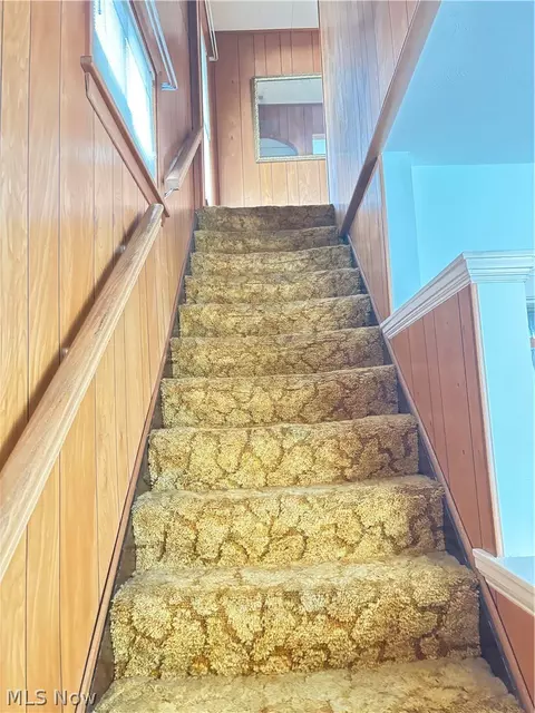 Entry Way - 1725 Harbor Ave, Ashtabula, OH 44004 photo 3 of 4