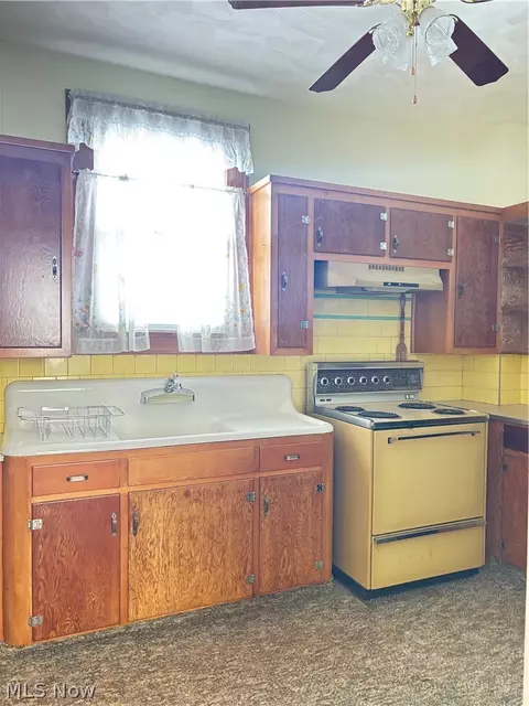 Kitchen - 1725 Harbor Ave, Ashtabula, OH 44004 photo 1 of 3
