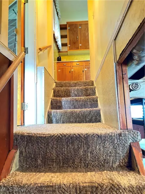 Entry Way - 1725 Harbor Ave, Ashtabula, OH 44004 photo 1 of 4