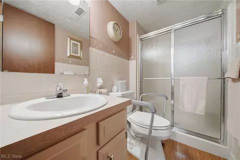Bath - 6180 Chesham Ave NE, Canton, OH 44721 photo 3 of 3