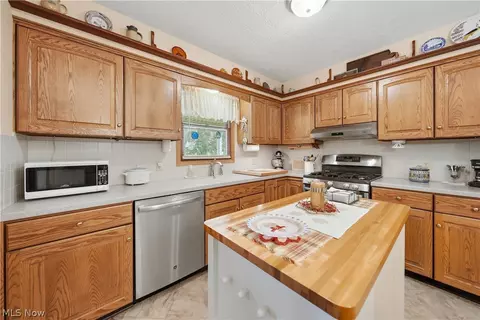 Kitchen - 6180 Chesham Ave NE, Canton, OH 44721 photo 2 of 3