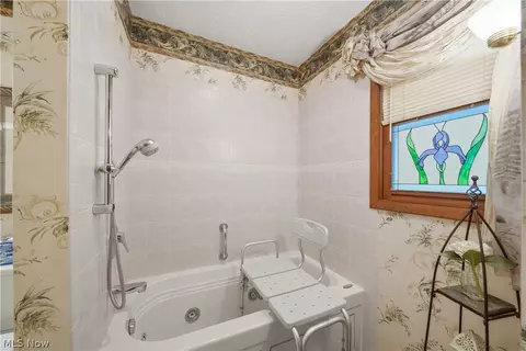 Bath - 6180 Chesham Ave NE, Canton, OH 44721 photo 2 of 3