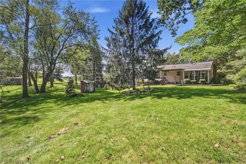 Exterior - 6180 Chesham Ave NE, Canton, OH 44721 photo 6 of 9