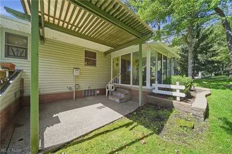 Exterior - 6180 Chesham Ave NE, Canton, OH 44721 photo 8 of 9