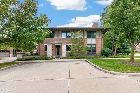 1393 Slate Ct, Cleveland Heights, OH 44118