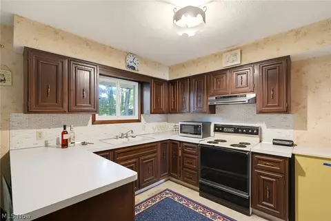 Kitchen - 1780 E Parkhaven Dr, Seven Hills, OH 44131 photo 1 of 4