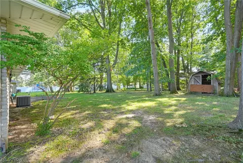 Exterior - 1780 E Parkhaven Dr, Seven Hills, OH 44131 photo 4 of 5