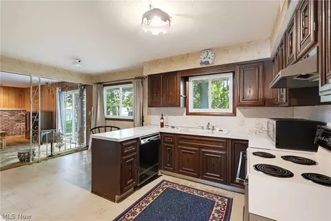 Kitchen - 1780 E Parkhaven Dr, Seven Hills, OH 44131 photo 2 of 4